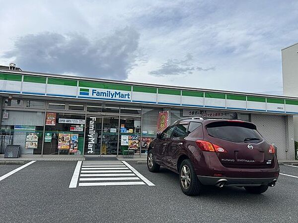 コンビニ 【近隣写真】ファミリーマート津新町店まで徒歩約5分（約500ｍ）。