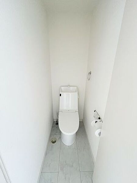 【リフォーム中】2階トイレ　トイレ交換、クッションフロア張替え、クロス張替え予定です。
