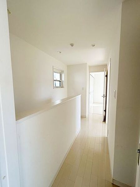 【リフォーム中】2階廊下　フローリングクリーニング、クロス張替えします。
