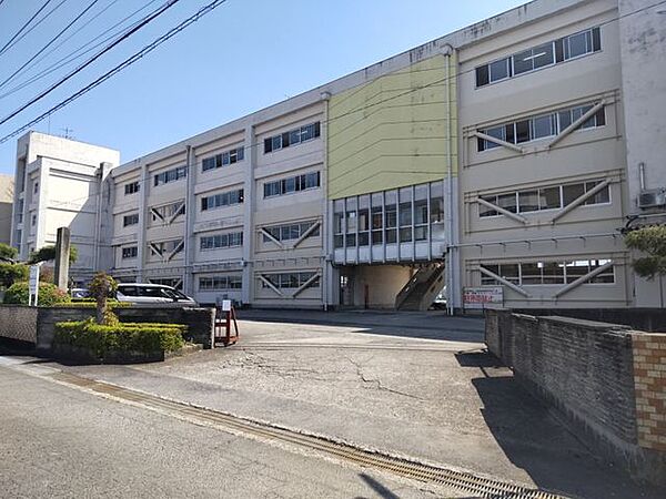 【周辺環境】津市立南郊中学校まで約1.3ｋｍ 1300m