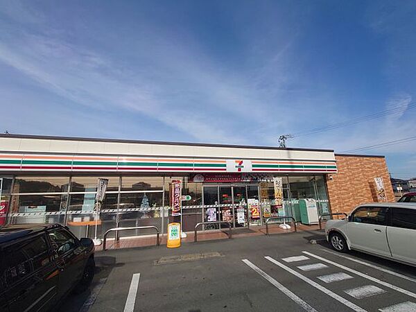 【周辺施設】セブンイレブン松阪豊原町西店まで約550ｍ（徒歩約7分）