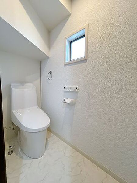 【リフォーム済】トイレは新品に交換しました。天井・壁はクロス張替えを行い床はクッションフロアを張り替えました。