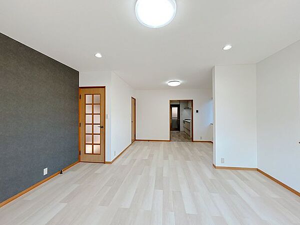 【リフォーム済写真】1階南側16帖リビングダイニング　別アングル