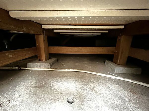中古住宅の3大リスクである、雨漏り、主要構造部分の欠陥や腐食、給排水管の漏水や故障を2年間保証します。その前提で床下まで確認の上でリフォームし、シロアリの被害調査と防除工事もおこないます。