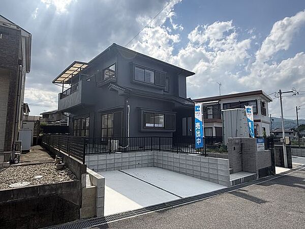 【リフォーム済写真】駐車場　お庭部分は駐車場拡張工事を行いました。