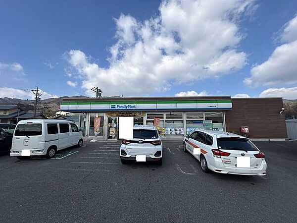 【コンビニ】ファミリーマート名張赤目店様まで約1200ｍ徒歩約15分。