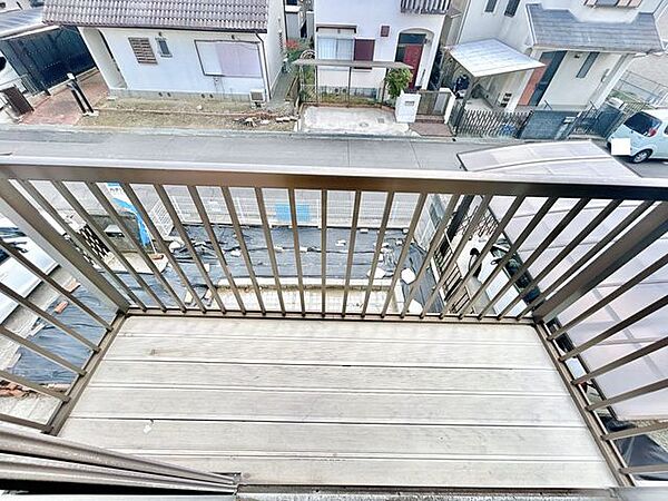 【リフォーム前】ベランダ写真です。床は塗装を行います。