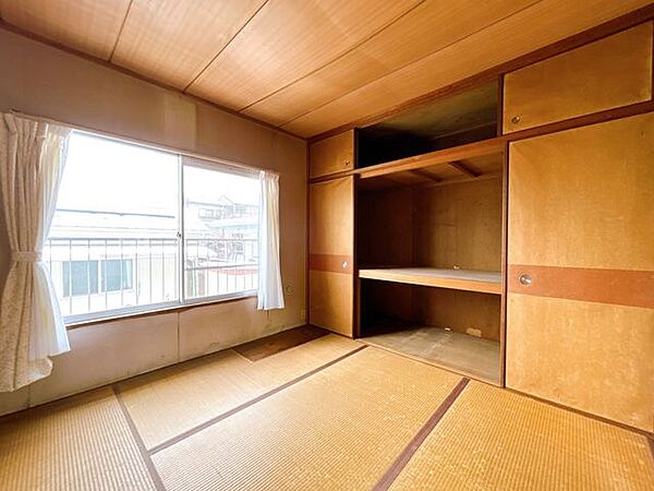 名張市立桔梗が丘 【リフォーム前写真】北側和室写真です。洋室に変更し、天井壁クロス張替えを行います。 500m