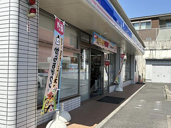 マックスバリュ桔梗が丘東店 【近隣写真】ローソン桔梗が丘六番町店様まで約200ｍです。 900m