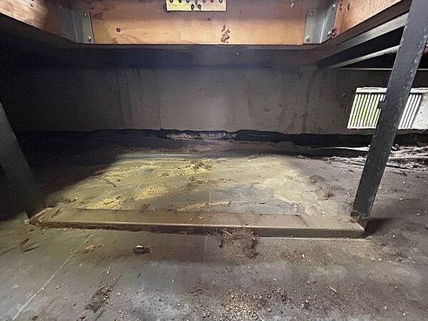 中古住宅の3大リスクである、雨漏り、主要構造部分の欠陥や腐食、給排水管の漏水や故障を2年間保証します。その前提で床下まで確認の上でリフォームし、シロアリの被害調査と防除工事もおこないます。