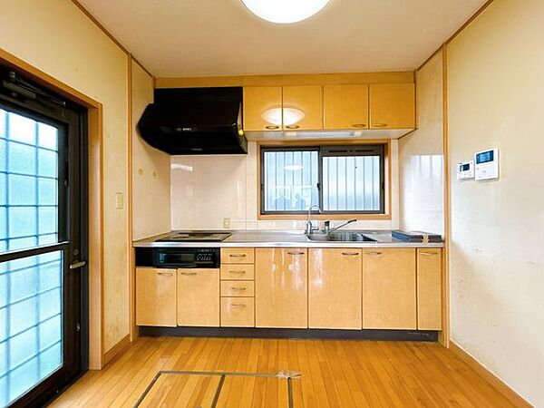 【リフォーム前】キッチンの写真です。