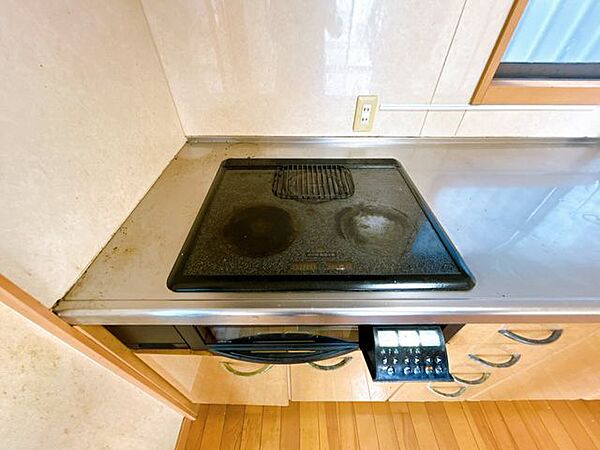 【リフォーム前】オール電化ですので、IHコンロです。