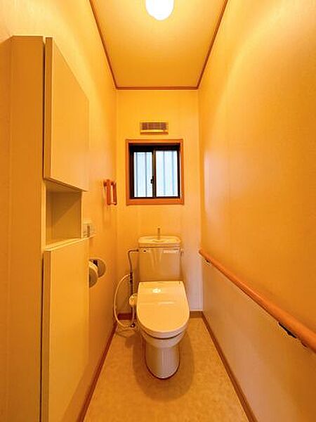 【リフォーム前】1階トイレの写真です。