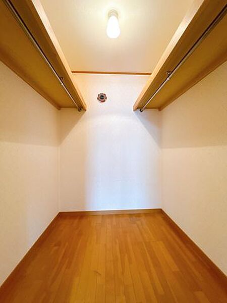 【リフォーム前】7.5帖洋室にはウォークインクローゼットがあります。