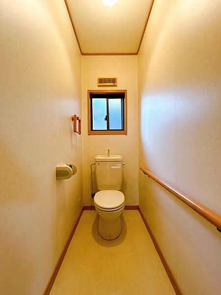 【リフォーム前】2階トイレの写真です。