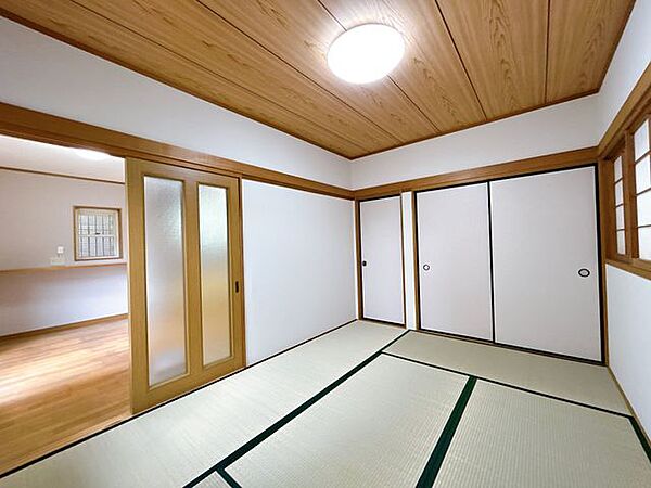 【リフォーム済写真】1階和室写真です。LDKと続き間になっています。