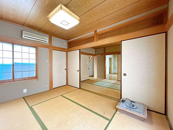 【リフォーム前】1階西側和室写真です。畳の表替えを行います。