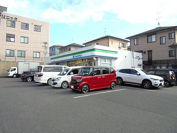 ファミリーマート名張百合が丘店約420ｍ（徒歩6分） 430m
