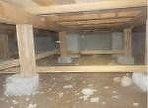 中古住宅の3大リスクである、雨漏り、主要構造部分の欠陥や腐食、給排水管の漏水や故障を2年間保証します。その前提で床下まで確認の上でリフォームし、シロアリの被害調査と防除工事もおこないます
