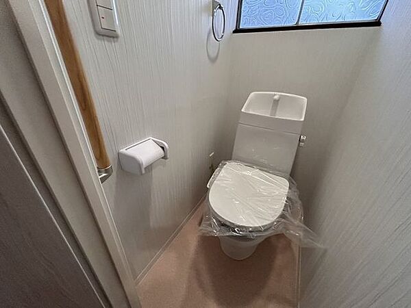 【リフォーム済】新品交換済。タオルリングやトイレットペーパーホルダーも設置しましたので入居後すぐにお使いいただけます