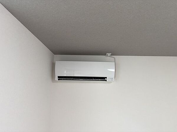 【リフォーム済】新しいエアコンを設置しました。これで快適に過ごすことができますね。