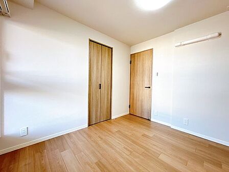 【リフォーム済】5帖洋室です