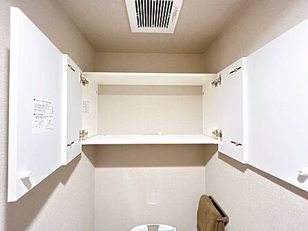 【リフォーム済】トイレ上の収納です