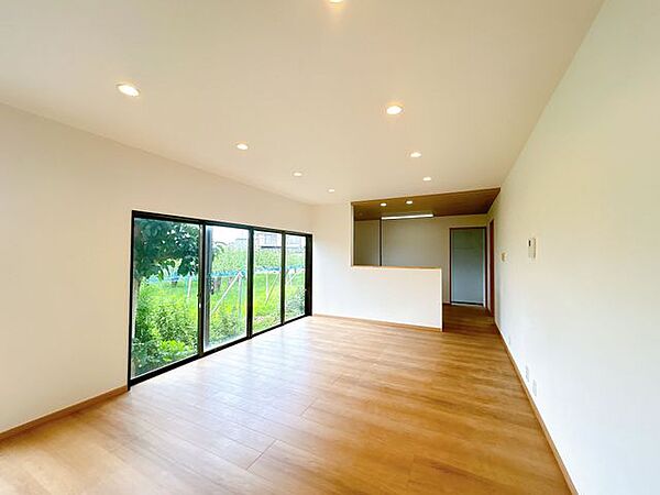 【リフォーム中】1階和室はLDKに取り込みました。床フローリング新規張替、照明交換、壁天井クロス張替、照明スイッチ交換、建具交換を実施