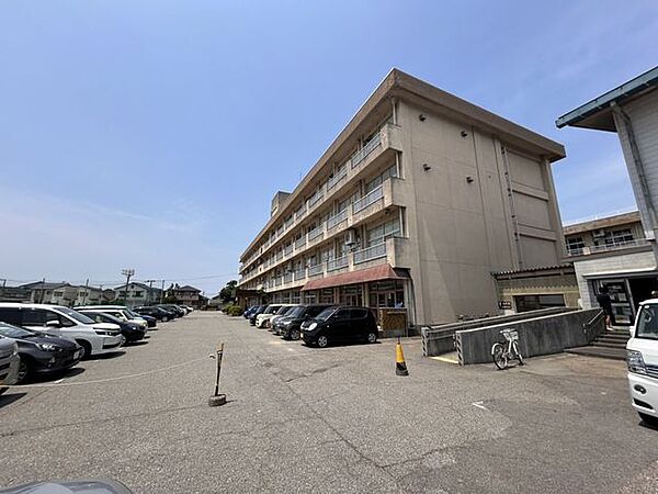 富山市立呉羽小学校 徒歩28分。 2220m