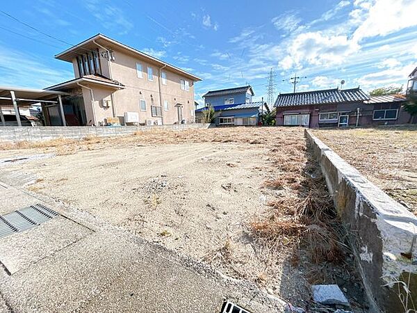 現地正面向かって右側からのアングルです。
