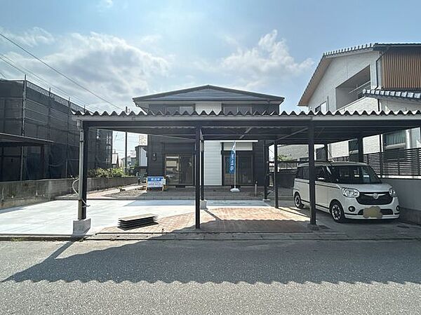 【リフォーム済】外壁と屋根の塗装が完了し、防草シートと砂利引きを行いました。