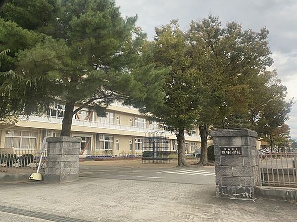 蜷川小学校まで約900ｍ