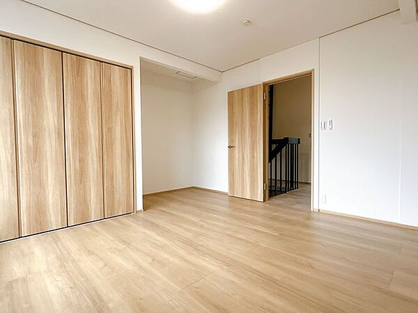【リフォーム済】壁天井クロス張替、床フローリング張、照明LED交換を行いました。