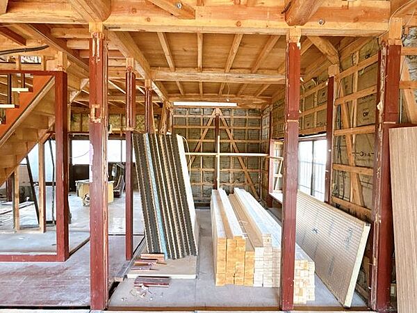 【リフォーム中】6帖の和室は洋室にRF予定です。天井壁クロス張替え、照明も交換予定です。