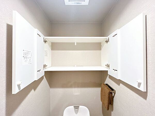 【リフォーム済】トイレ上の収納です