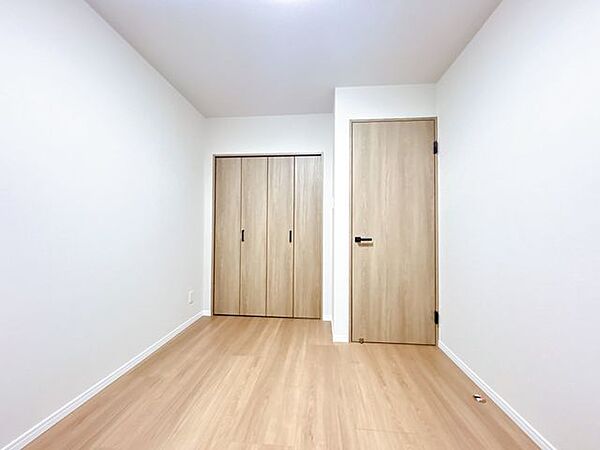 【リフォーム済】5.2帖洋室です