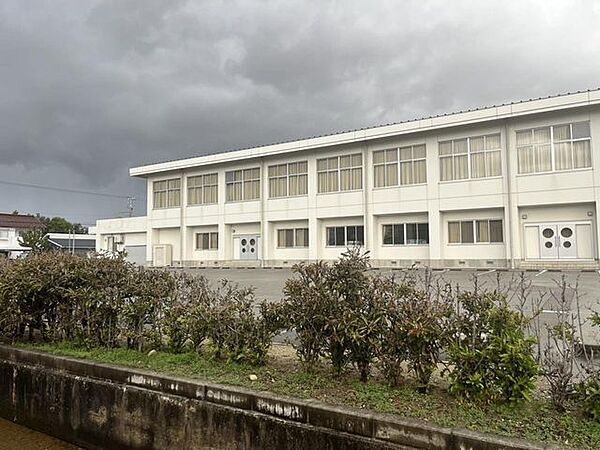 富山市立新庄中学校まで約2700ｍ