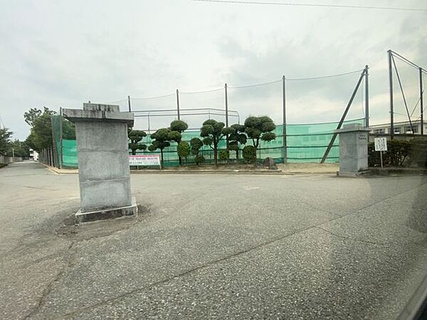 大広田小学校まで約700ｍ
