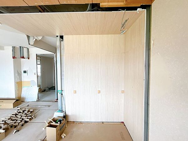 【リフォーム中】5.5帖洋室クローゼットです