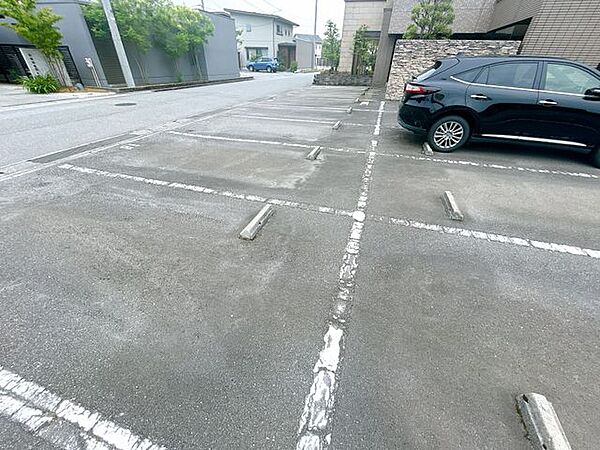敷地内駐車場です