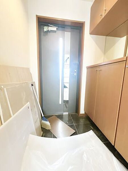 【リフォーム中】玄関内観です