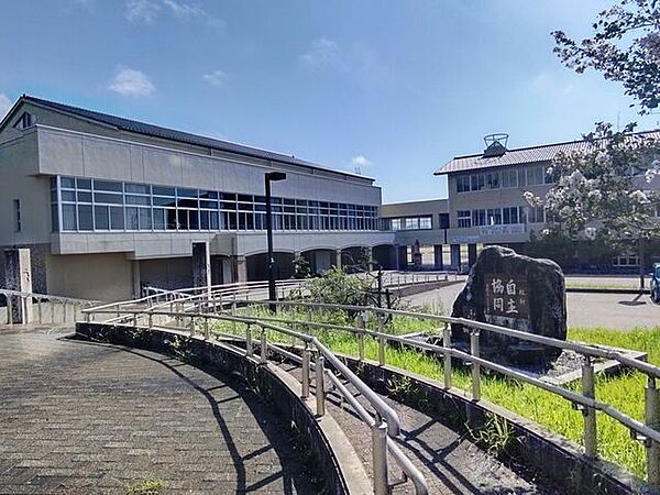 かほく市立高松 高松小学校様まで車で2分(700ｍ)