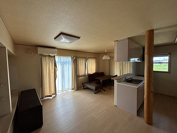 【リフォーム前写真】18帖のLDKを24帖のLDKに拡張致します。天井・壁のクロスは張り替えます。