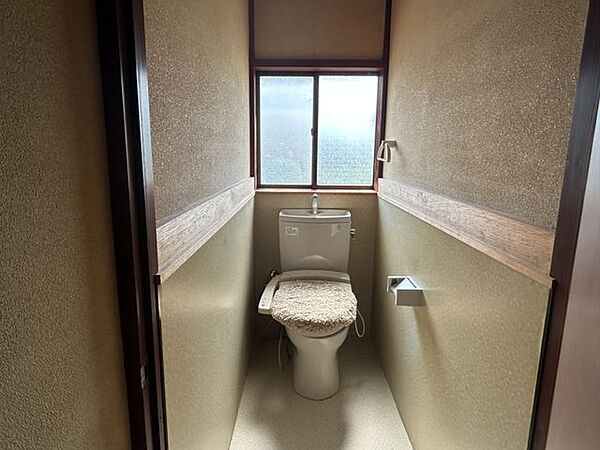 【リフォーム前写真】トイレは清掃を施します。