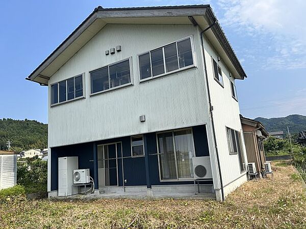【リフォーム前写真】北側からの外観写真です。外壁は塗装を施します。
