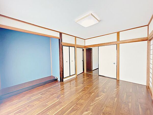 【リフォーム済】1階和洋室には床の間と仏間があります。