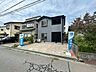 駐車場：【リフォーム済】駐車場はクリーニングを行いました。並列3台駐車できるのが魅力です。お客様がいらっしゃっても余裕をもって駐車できますね。