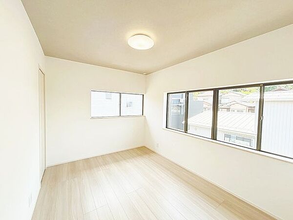 【リフォーム済】2階6帖洋室になります。