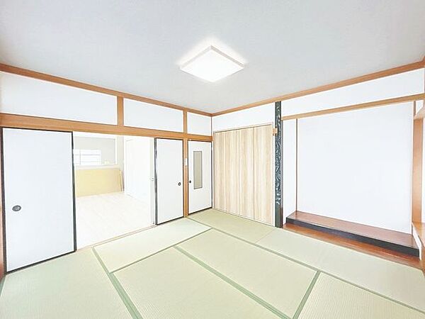 【リフォーム済】1階8帖和室になります。