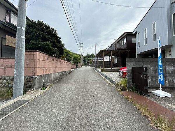 前面道路になります。